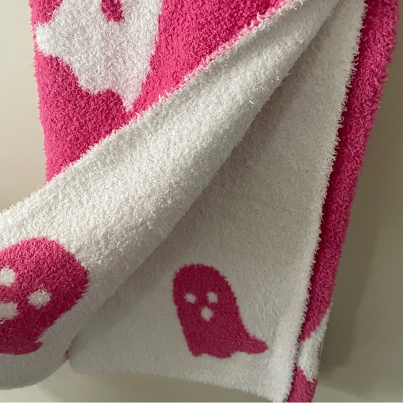 NEW Cupcakes & Cashmere PINK GHOST Throw 👻💗 viral fuzzy blanket tik tok - Picture 6 of 7
